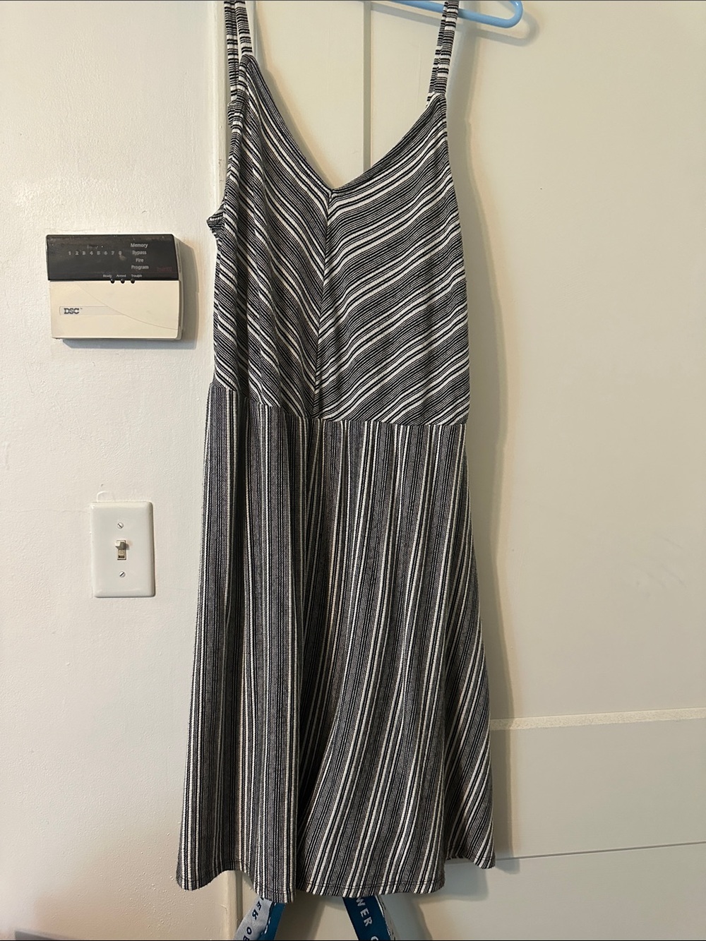 Universal Thread Black & White Striped V‑Neck Midi Dress